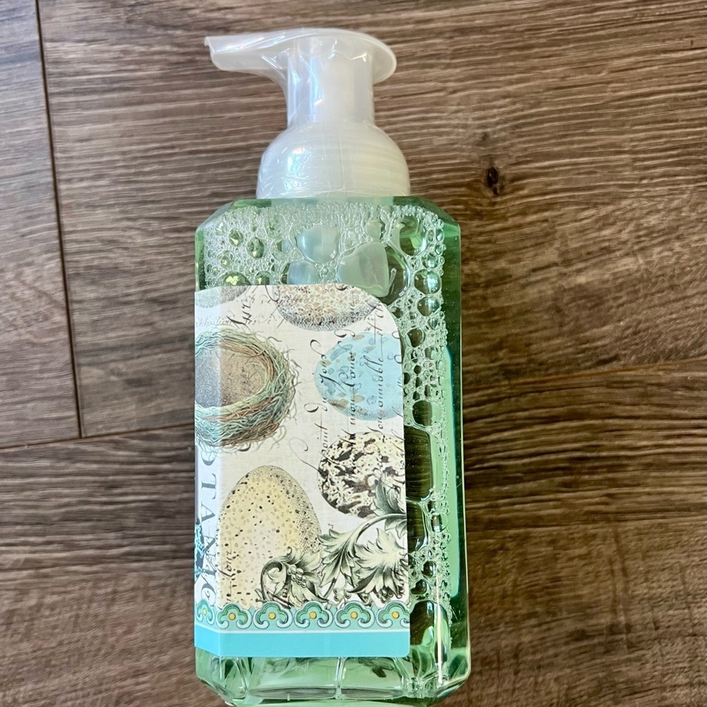 Michel Design Works Nest & Eggs Foaming Shea Butter Hand Soap 17.8 oz - Picture 4 of 6